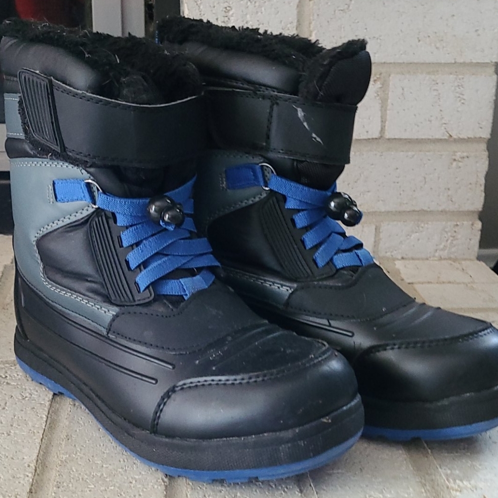 Boys Snow Boots size 6
